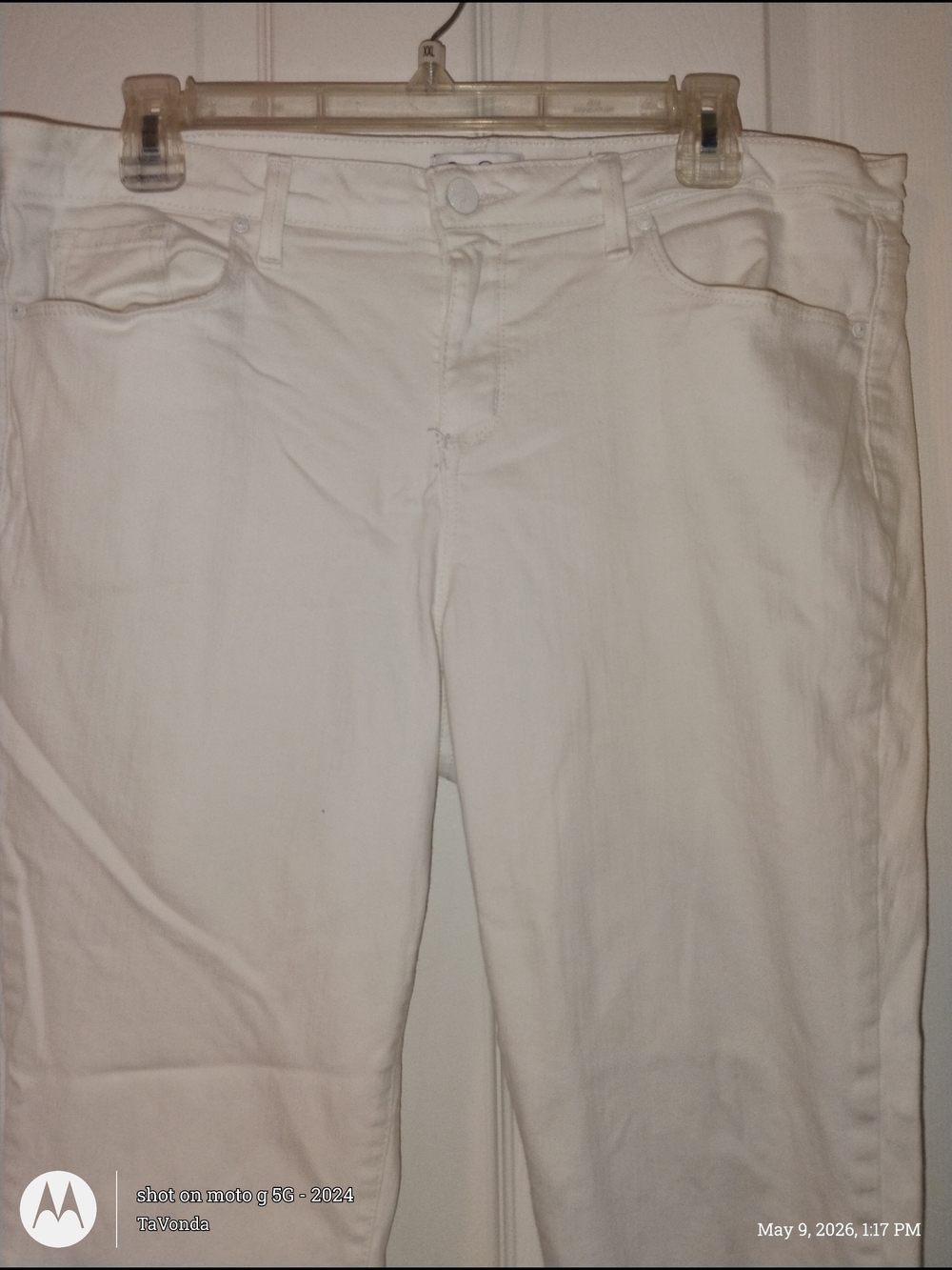Jessica Simpson Women’s White Skinny Jeans WAIST 17" RISE 10" LENGTH 24"